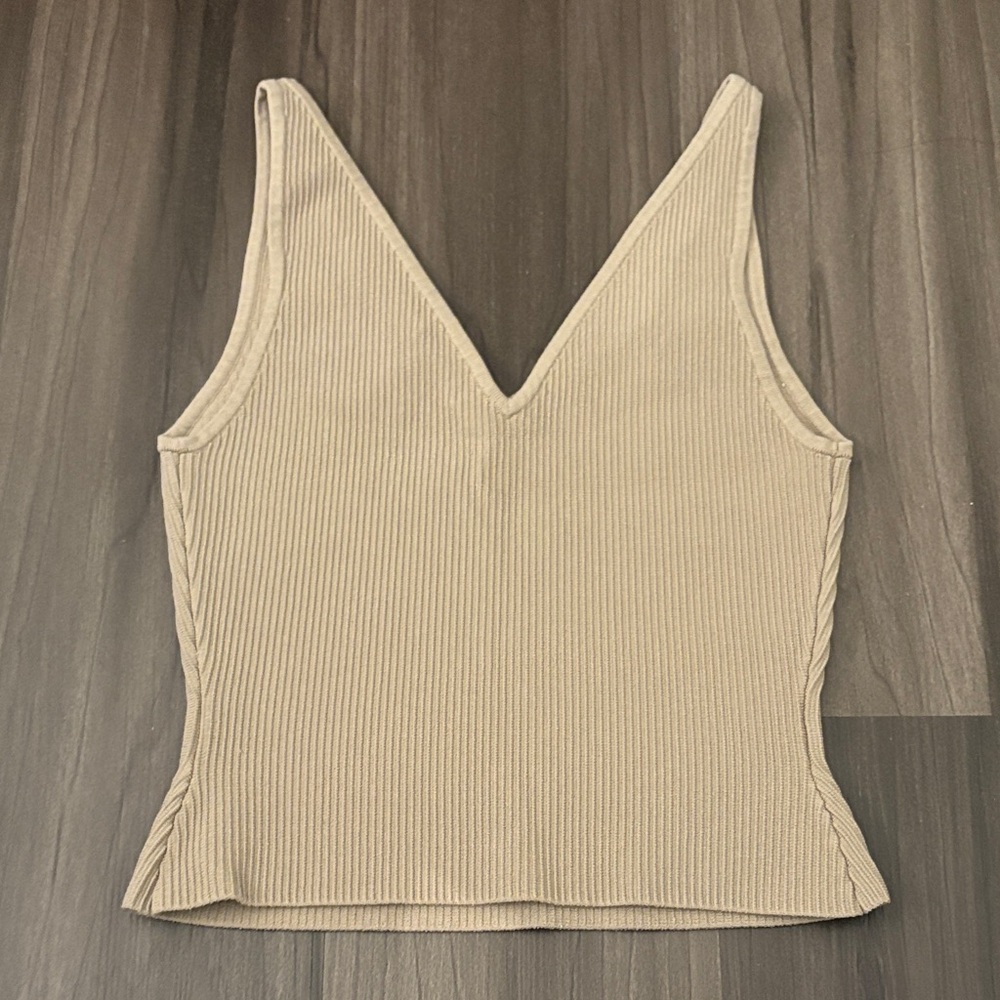 Babaton Ribbed V-Neck Tank - Picture 3 of 4
